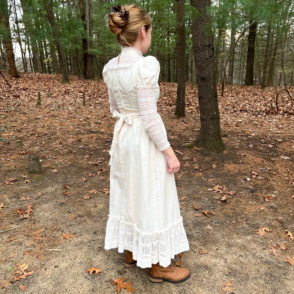 70s Lanz Victorian Style Ivory Dress - Picture 7 of 16